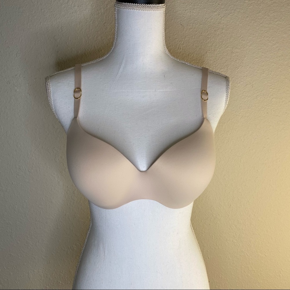 NWOT 38B ❤️ Victoria’s Secret Incredible Bra